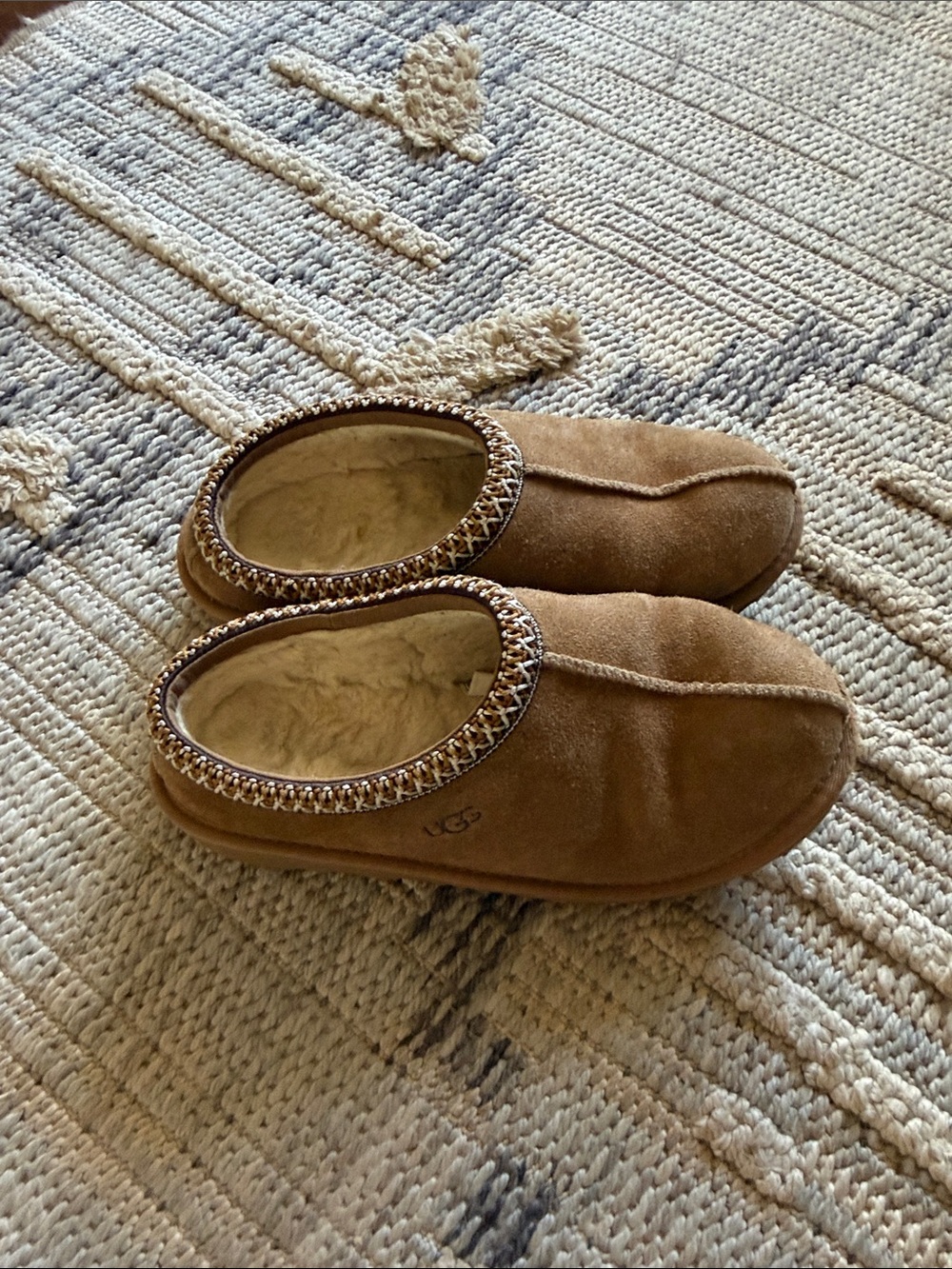 UGG Chestnut Brown Suede Shearling Clog Mules size  5 USA